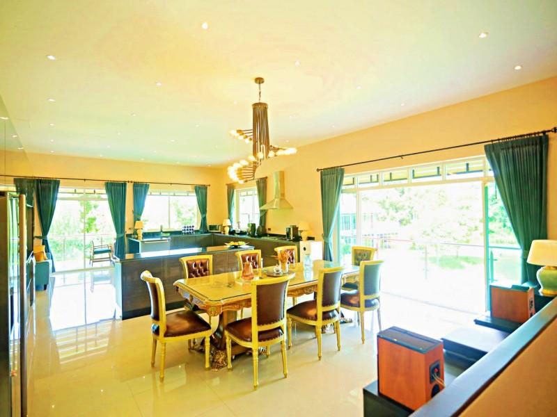 Luxury Modern Villa with Private Cellar in Rob Wiang, Chiang Rai - Luxury house in Chiangrai City
