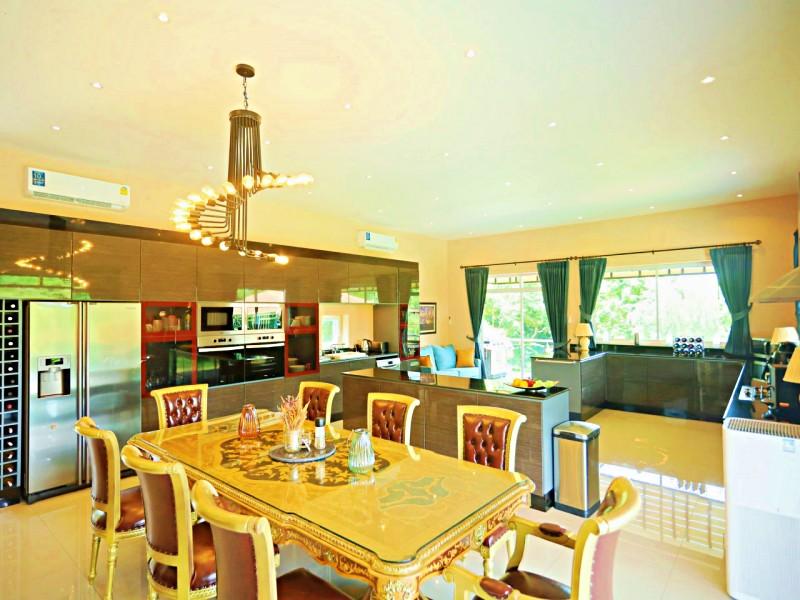 Luxury Modern Villa with Private Cellar in Rob Wiang, Chiang Rai - Luxury house in Chiangrai City