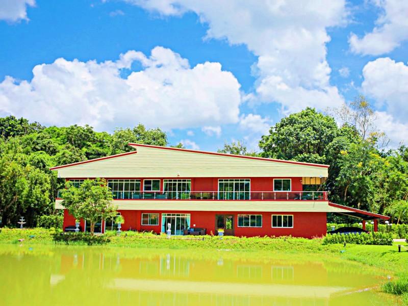 Luxury Modern Villa with Private Cellar in Rob Wiang, Chiang Rai - Luxury house in Chiangrai City