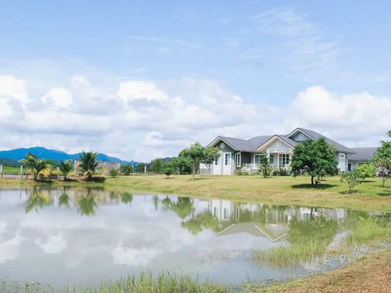 HOUSE FOR SALE - HOUSE WITH POND