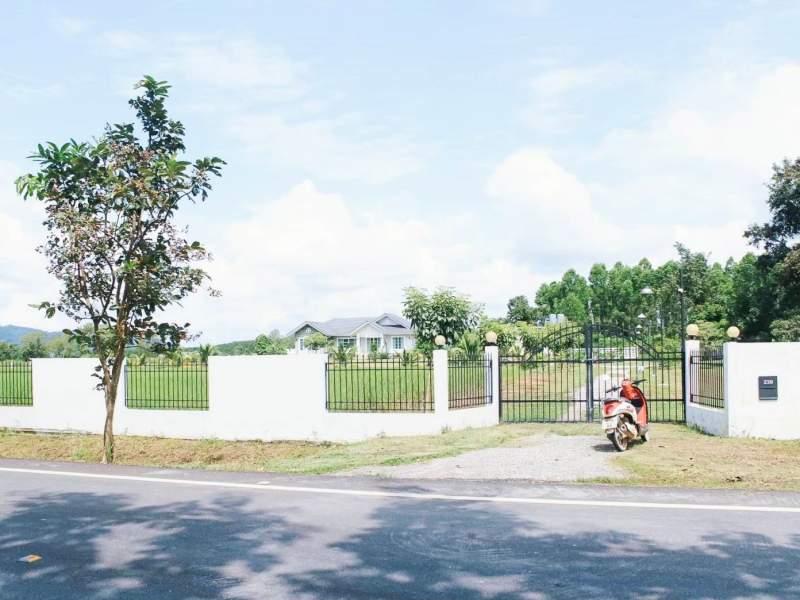 HOUSE FOR SALE - HOUSE WITH POND